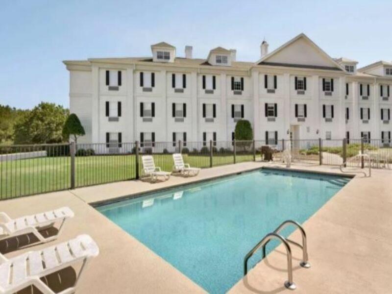 Baymont By Wyndham Henderson Oxford Hotel Exterior photo